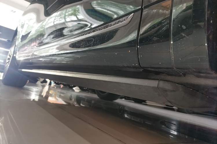 Used Hima AITO M8 2025 Extended-Range Ultra Version 53.4 kWh 6-Seater Edition Right Side Sill