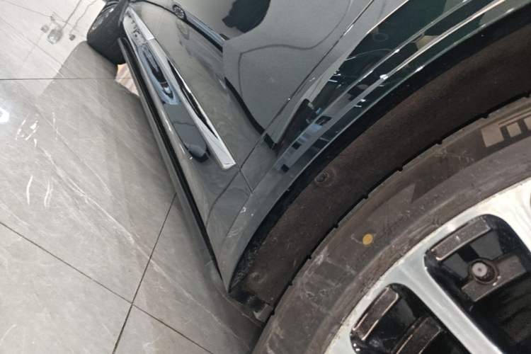 Used Hima AITO M8 2025 Extended-Range Ultra Version 53.4 kWh 6-Seater Edition Right Side Sill
