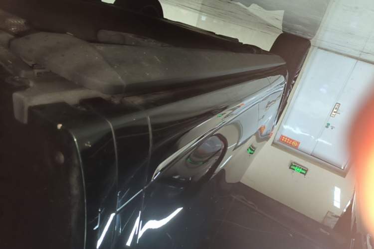 Used Hima AITO M8 2025 Extended-Range Ultra Version 53.4 kWh 6-Seater Edition Right Side Sill