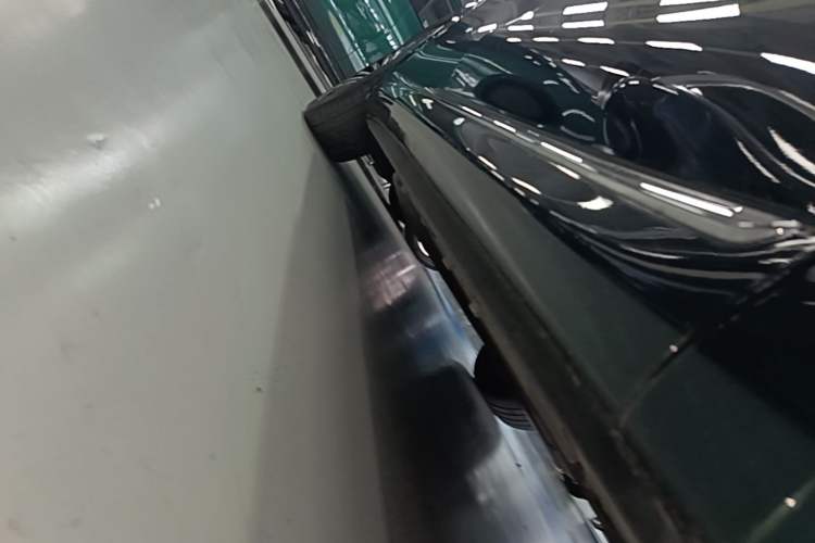 Used Hima AITO M8 2025 Extended-Range Max+ Version 53.4 kWh 5-Seater Edition Right Side Sill