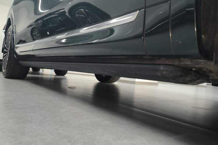 Used Hima AITO M8 2025 Extended-Range Ultra Version 53.4 kWh 6-Seater Edition Right Side Sill