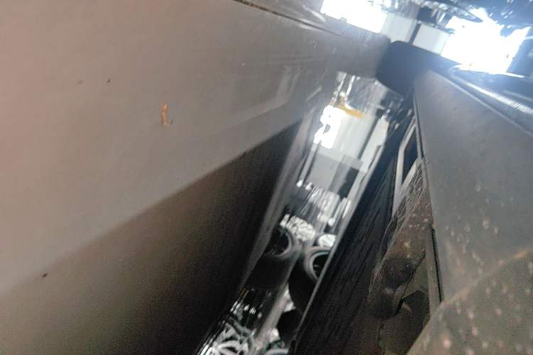 Used Hima AITO M8 2025 Extended-Range Ultra Version 53.4 kWh 6-Seater Edition Right Side Sill