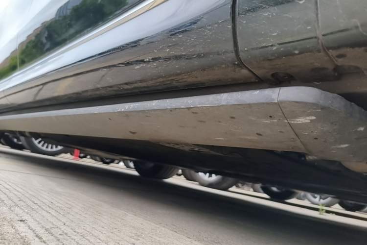 Used Hima AITO M8 2025 Extended-Range Ultra Version 53.4 kWh 6-Seater Edition Right Side Sill