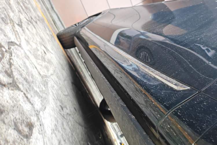 Used Hima AITO M8 2025 Extended-Range Ultra Version 53.4 kWh 6-Seater Edition Right Side Sill