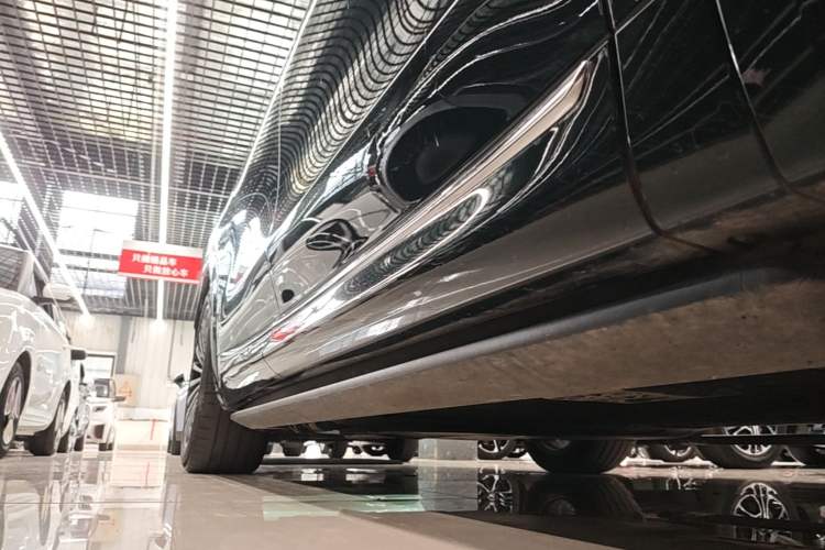 Used Hima AITO M8 2025 Extended-Range Ultra Version 53.4 kWh 6-Seater Edition Right Side Sill