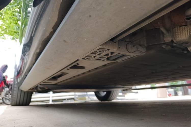 Used Hima AITO M8 2025 Extended-Range Ultra Version 53.4 kWh 6-Seater Edition Right Side Sill