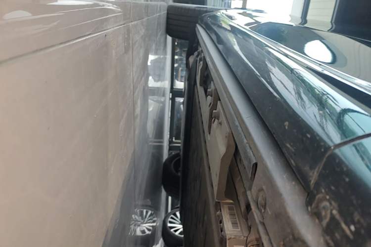 Used Hima AITO M8 2025 Extended-Range Max+ Version 53.4 kWh 6-Seater Edition Right Side Sill