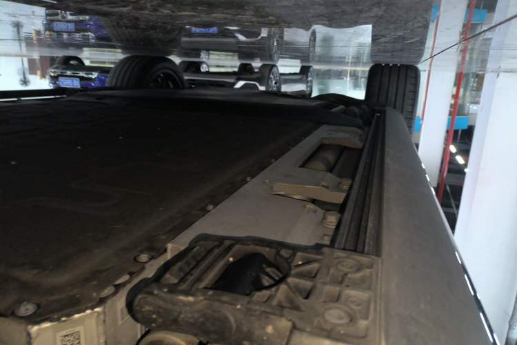 Used Hima AITO M8 2025 Extended-Range Ultra Version 53.4 kWh 6-Seater Edition Right Side Sill