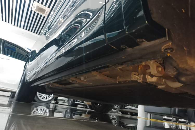 Used Hima AITO M8 2025 Extended-Range Max+ Version 53.4 kWh 6-Seater Edition Right Side Sill