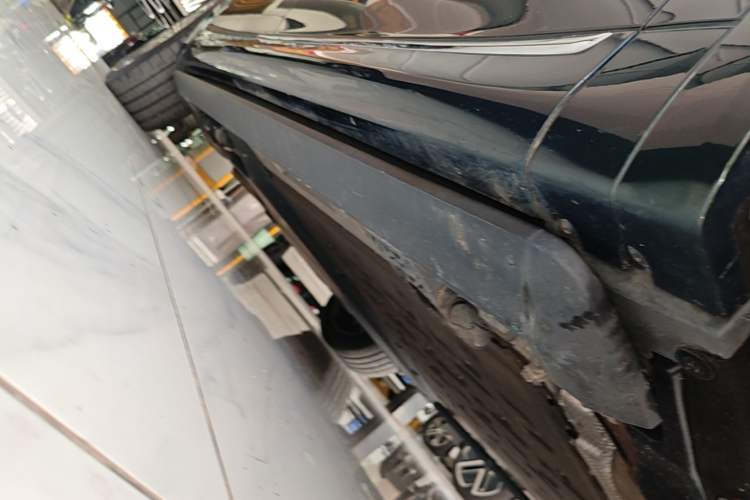 Used Hima AITO M8 2025 Extended-Range Ultra Version 53.4 kWh 6-Seater Edition Right Side Sill