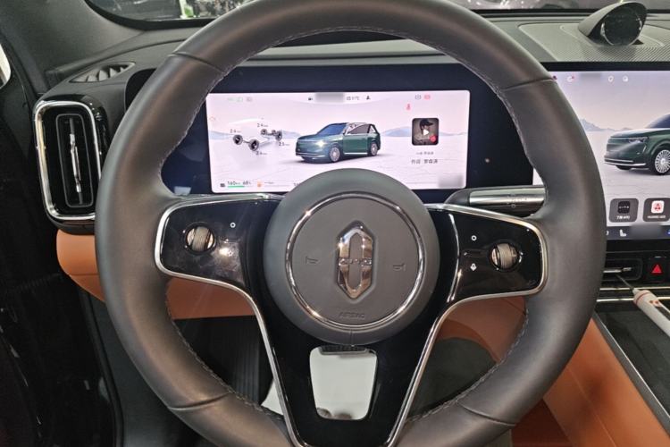 Used Hima AITO M8 2025 Extended-Range Ultra Version 53.4 kWh 6-Seater Edition Steering Wheel