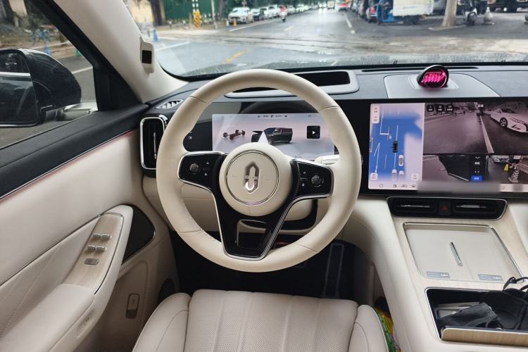 Used Hima AITO M8 2025 Extended-Range Max+ Version 53.4 kWh 5-Seater Edition Steering Wheel