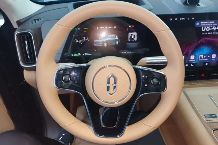 Used Hima AITO M8 2025 Extended-Range Max+ Version 53.4 kWh 5-Seater Edition Steering Wheel