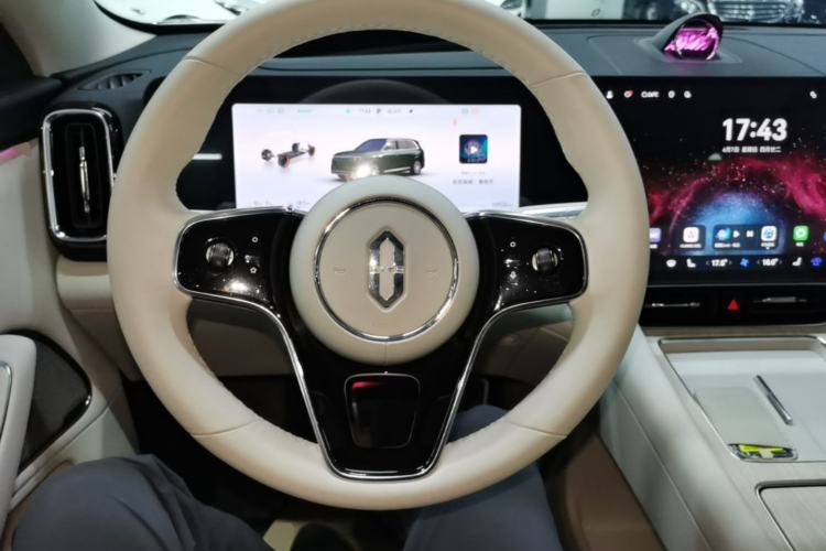 Used Hima AITO M8 2025 Extended-Range Max+ Version 53.4 kWh 5-Seater Edition Steering Wheel