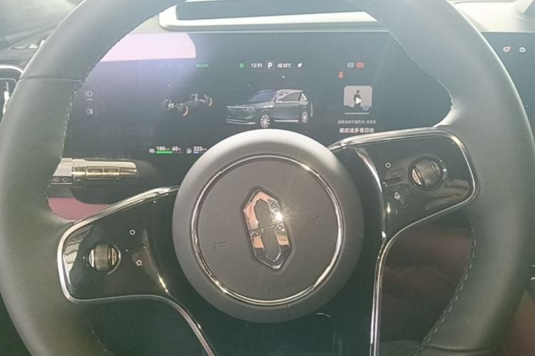 Used Hima AITO M8 2025 Extended-Range Max+ Version 53.4 kWh 6-Seater Edition Steering Wheel