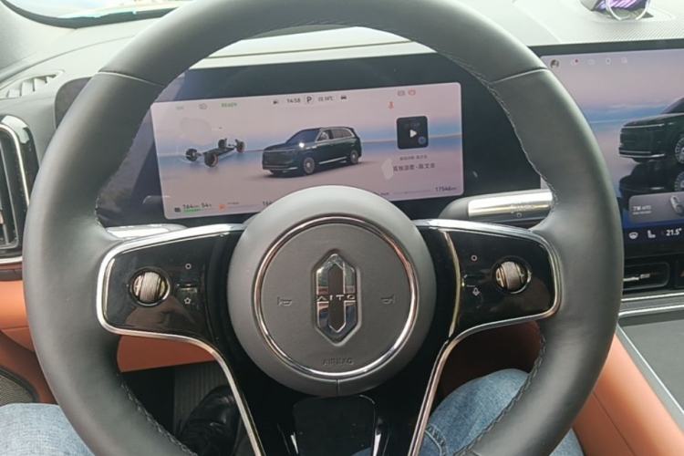 Used Hima AITO M8 2025 Extended-Range Max+ Version 53.4 kWh 5-Seater Edition Steering Wheel