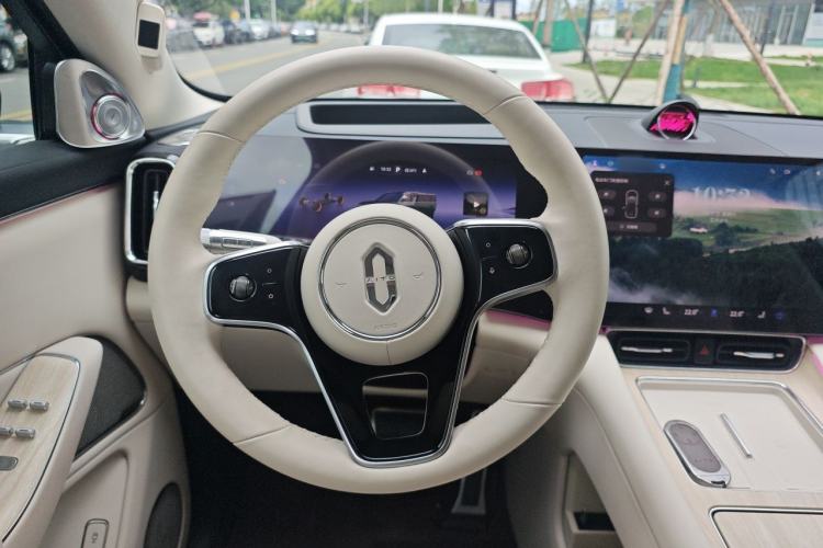 Used Hima AITO M8 2025 Extended-Range Ultra Version 53.4 kWh 6-Seater Edition Steering Wheel