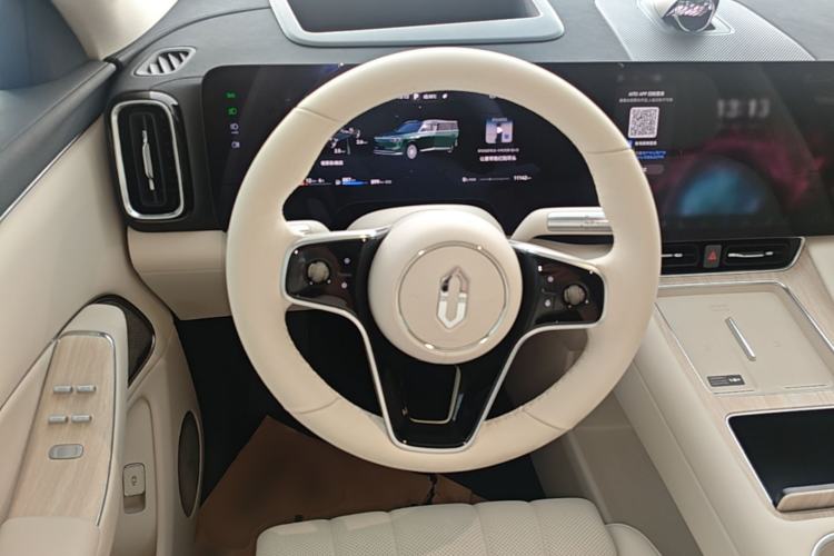 Used Hima AITO M8 2025 Extended-Range Ultra Version 53.4 kWh 6-Seater Edition Steering Wheel