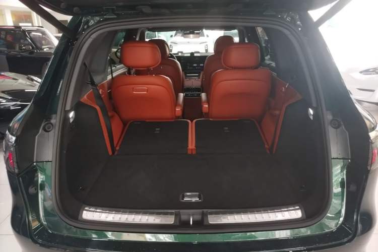 Used Hima AITO M8 2025 Extended-Range Ultra Version 53.4 kWh 6-Seater Edition Trunk
