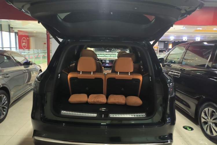 Used Hima AITO M8 2025 Extended-Range Ultra Version 53.4 kWh 6-Seater Edition Trunk