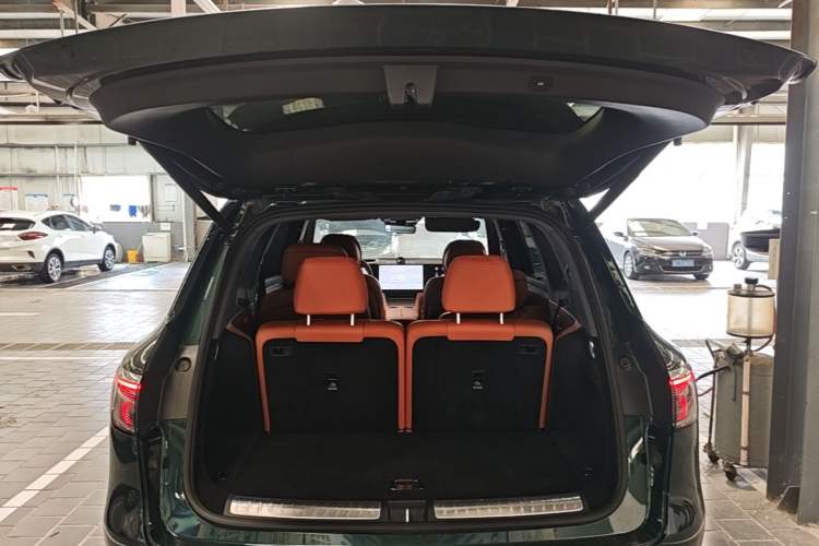 Used Hima AITO M8 2025 Extended-Range Ultra Version 53.4 kWh 6-Seater Edition Trunk