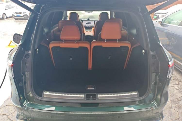 Used Hima AITO M8 2025 Extended-Range Ultra Version 53.4 kWh 6-Seater Edition Trunk