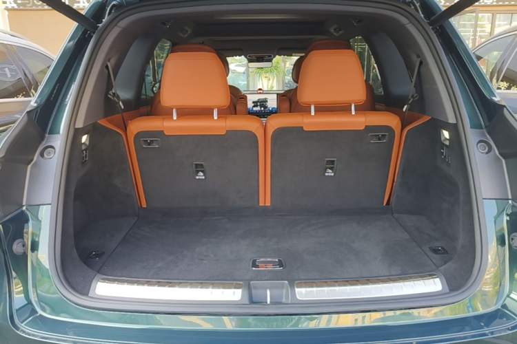 Used Hima AITO M8 2025 Extended-Range Ultra Version 53.4 kWh 6-Seater Edition Trunk