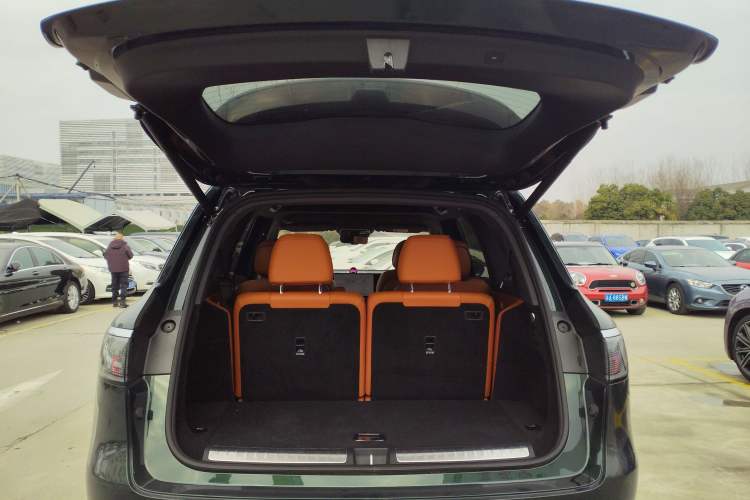 Used Hima AITO M8 2025 Extended-Range Ultra Version 53.4 kWh 6-Seater Edition Trunk