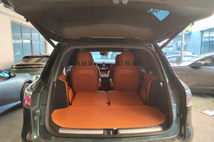 Used Hima AITO M8 2025 Extended-Range Max Version 37 kWh 6-Seater Trunk