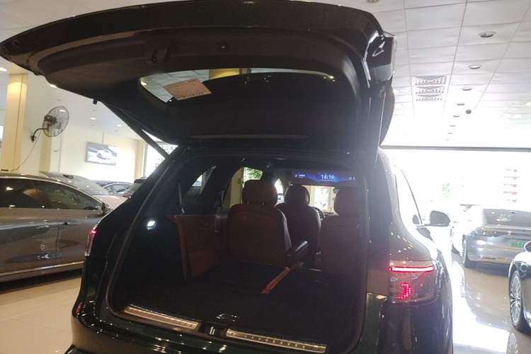 Used Hima AITO M8 2025 Extended-Range Ultra Version 53.4 kWh 6-Seater Edition Trunk
