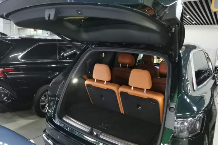 Used Hima AITO M8 2025 Extended-Range Ultra Version 53.4 kWh 6-Seater Edition Trunk