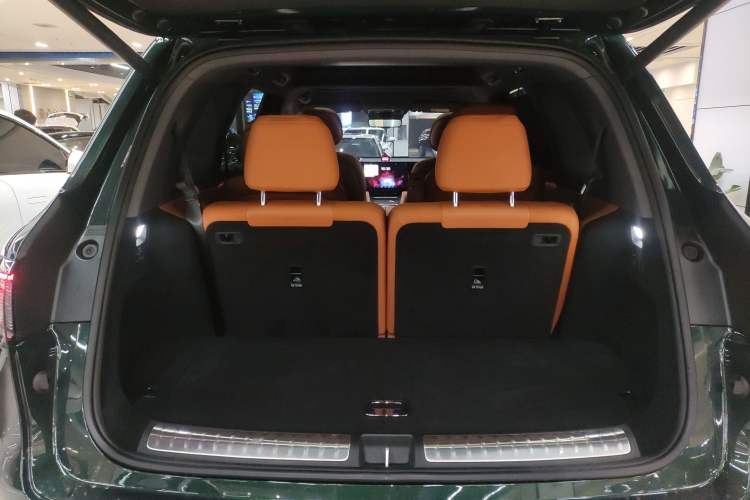 Used Hima AITO M8 2025 Extended-Range Ultra Version 53.4 kWh 6-Seater Edition Trunk