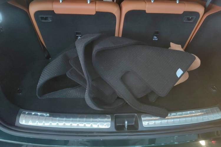 Used Hima AITO M8 2025 Extended-Range Ultra Version 53.4 kWh 6-Seater Edition Trunk