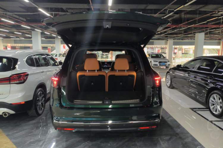 Used Hima AITO M8 2025 Extended-Range Ultra Version 53.4 kWh 6-Seater Edition Trunk