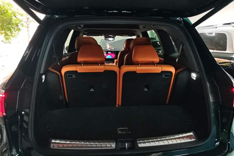 Used Hima AITO M8 2025 Extended-Range Ultra Version 53.4 kWh 6-Seater Edition Trunk