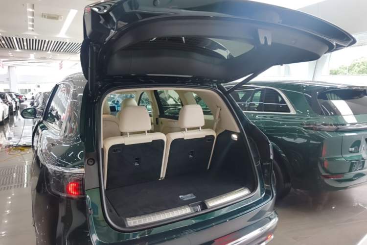 Used Hima AITO M8 2025 Extended-Range Max+ Version 53.4 kWh 6-Seater Edition Trunk