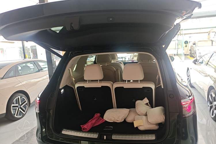 Used Hima AITO M8 2025 Extended-Range Ultra Version 53.4 kWh 6-Seater Edition Trunk