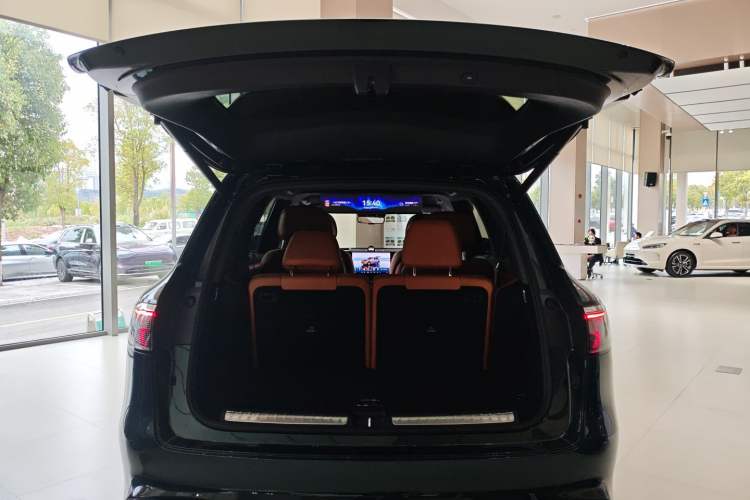 Used Hima AITO M8 2025 Extended-Range Ultra Version 53.4 kWh 6-Seater Edition Trunk