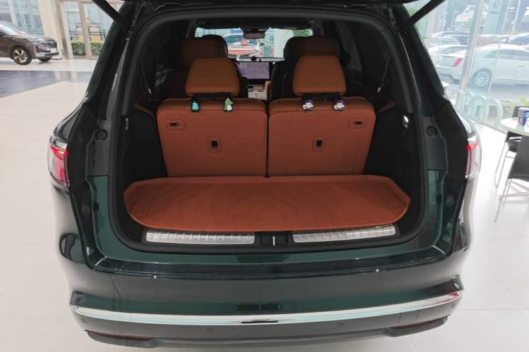 Used Hima AITO M8 2025 Extended-Range Max+ Version 53.4 kWh 6-Seater Edition Trunk