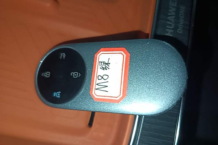 Used Hima AITO M8 2025 Extended-Range Max+ Version 53.4 kWh 5-Seater Edition Vehicle Key