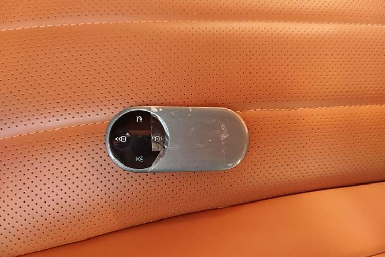 Used Hima AITO M8 2025 Extended-Range Ultra Version 53.4 kWh 6-Seater Edition Vehicle Key