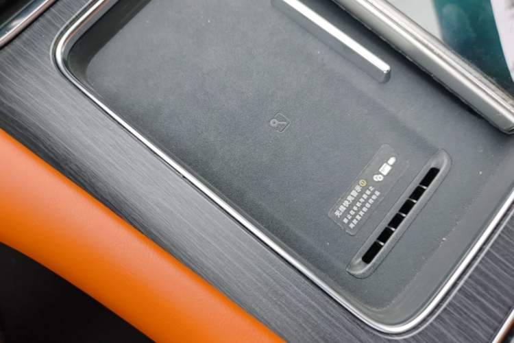 Used Hima AITO M8 2025 Extended-Range Ultra Version 53.4 kWh 6-Seater Edition Vehicle Key