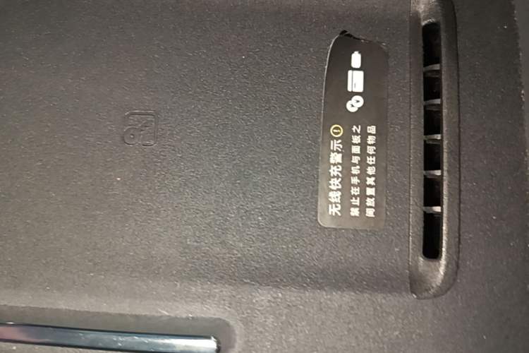 Used Hima AITO M8 2025 Extended-Range Ultra Version 53.4 kWh 6-Seater Edition Vehicle Key
