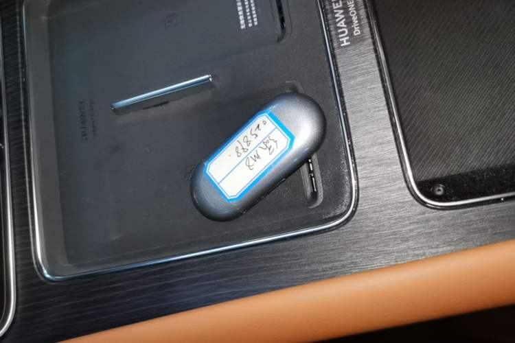 Used Hima AITO M8 2025 Extended-Range Ultra Version 53.4 kWh 6-Seater Edition Vehicle Key