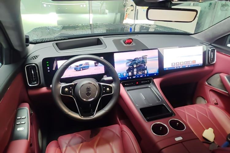 Used Hima AITO M8 2025 Extended-Range Ultra Version 53.4 kWh 5-Seater Edition Center Console