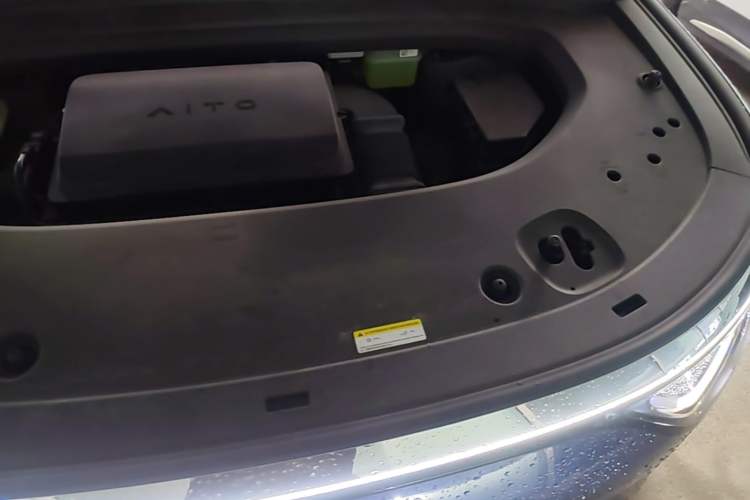 Used Hima AITO M8 2025 Extended-Range Ultra Version 53.4 kWh 5-Seater Edition Engine Bay Left