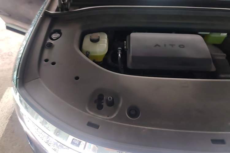 Used Hima AITO M8 2025 Extended-Range Ultra Version 53.4 kWh 5-Seater Edition Engine Bay Right