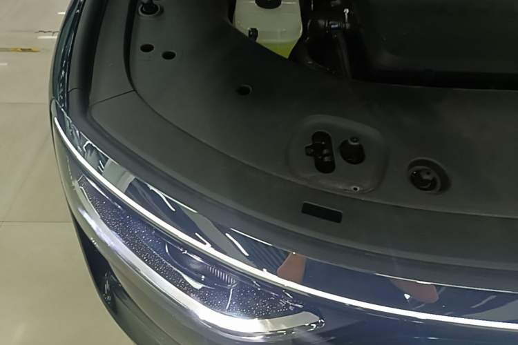 Used Hima AITO M8 2025 Extended-Range Max+ Version 53.4 kWh 6-Seater Edition Engine Bay Right
