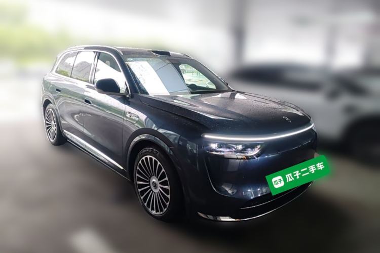 Used Hima AITO M8 2025 Extended-Range Ultra Version 53.4 kWh 5-Seater Edition Front Right 45 Deg