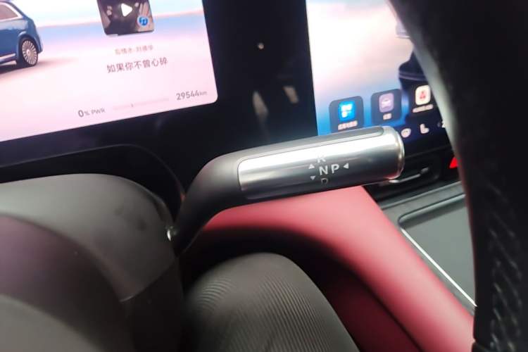 Used Hima AITO M8 2025 Extended-Range Ultra Version 53.4 kWh 5-Seater Edition Gear Lever